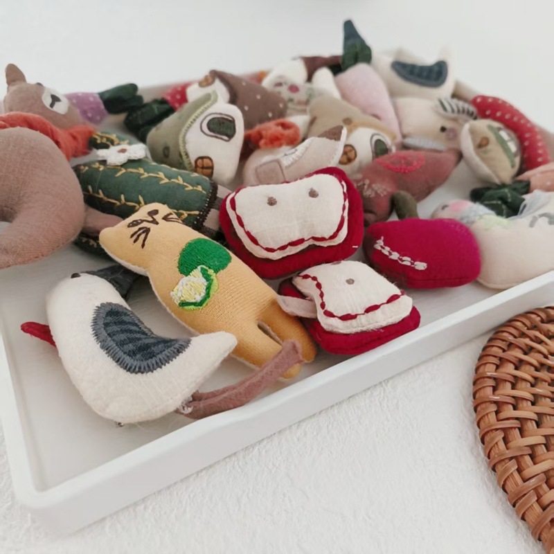 Broche de Pelúcia Adorável de  - Embroidery House avaliação e preço